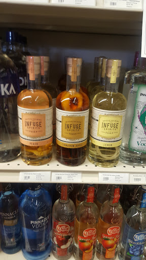 Liquor Store «Plaza Liquor», reviews and photos, 4500 Belleview Ave, Kansas City, MO 64111, USA