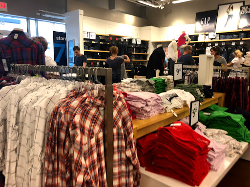 Clothing Store «Gap», reviews and photos, 18511 Outlet Blvd, Chesterfield, MO 63005, USA