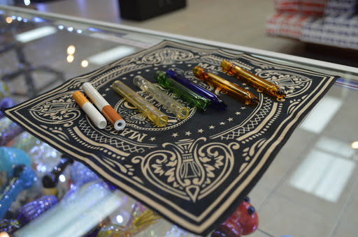 Tobacco Shop «American Smoke & Vape», reviews and photos, 217 E Army Trail Rd, Glendale Heights, IL 60139, USA