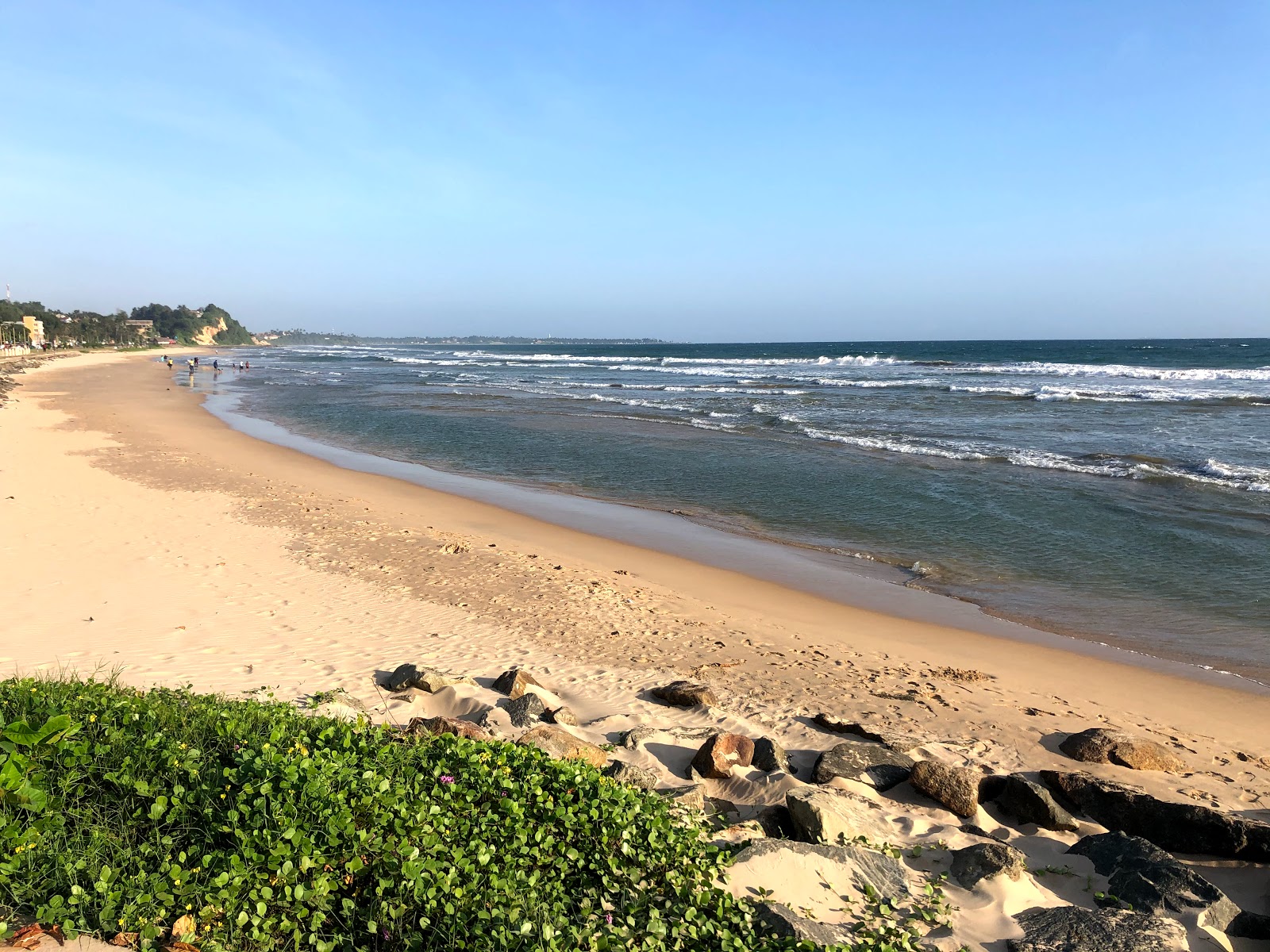 Matara Beach'in fotoğrafı - rahatlamayı sevenler arasında popüler bir yer