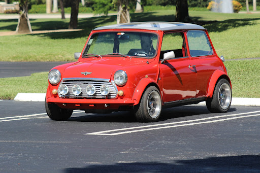 Auto Body Shop «H Q Auto Painting Body Repair», reviews and photos, 1915 NW 40th Ct, Pompano Beach, FL 33064, USA