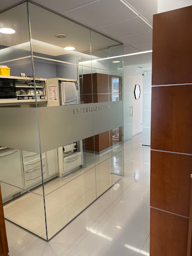 Dr. Inaki Gamborena - Dr. Inaki Gamborena