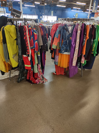 Thrift Store «Thunderbird & Scottsdale Goodwill Retail Store & Donation Center», reviews and photos, 14202 N Scottsdale Rd, Scottsdale, AZ 85254, USA