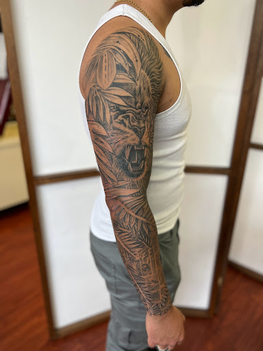 Tattoo Shop «studio 316 Tattoo & Body Piercing», reviews and photos, 84-22 Roosevelt Ave, Jackson Heights, NY 11372, USA