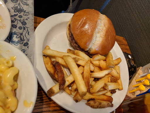 American Restaurant «Cracker Barrel Old Country Store», reviews and photos, 16 Nashua Rd, Londonderry, NH 03053, USA