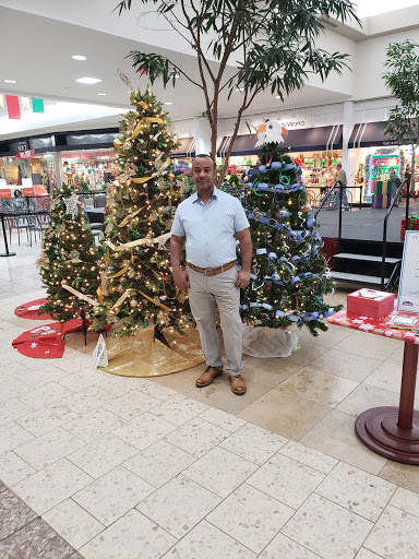 Shopping Mall «Lake Village Shopping MallKitchengaets», reviews and photos, 10601 US-441, Leesburg, FL 34788, USA