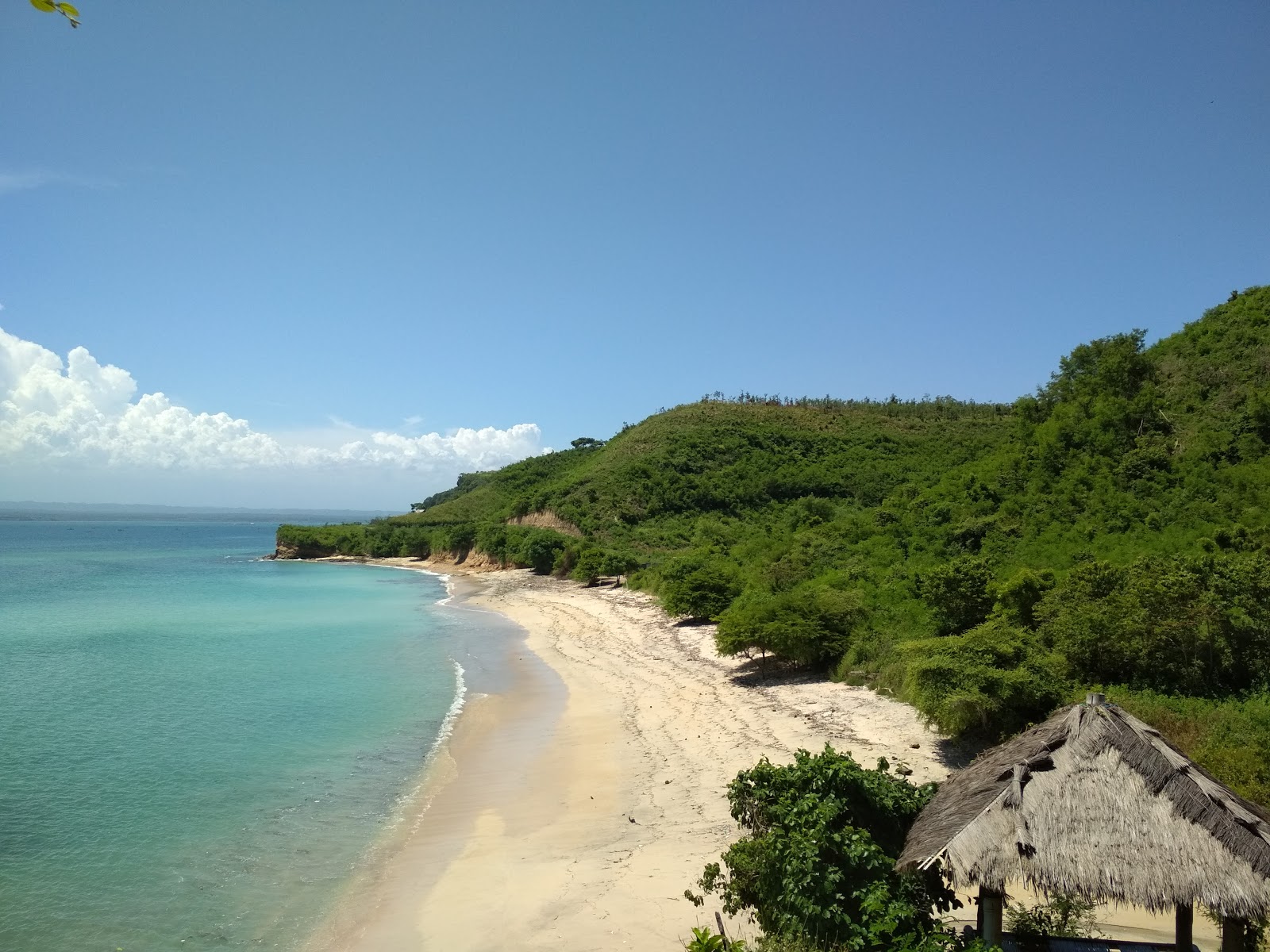 Zdjęcie Rungkang Beach z powierzchnią jasny piasek