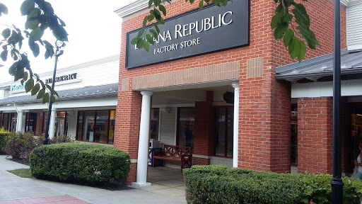 Clothing Store «Banana Republic», reviews and photos, 241 Fort Evans Rd NE, Leesburg, VA 20176, USA