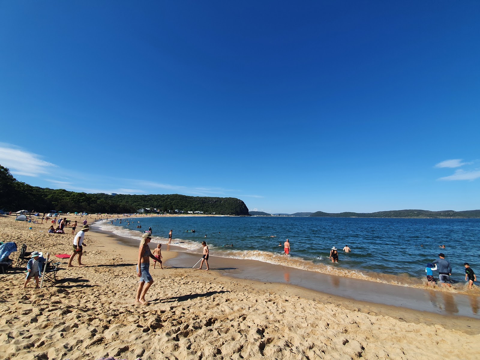 Pearl Beach'in fotoğrafı dağlarla çevrili