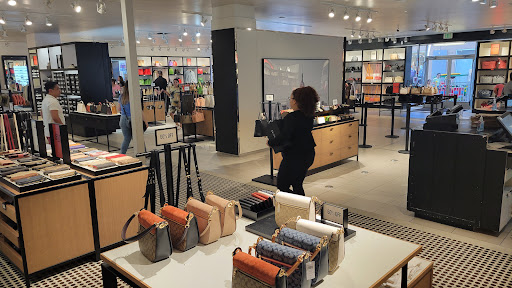 Shopping Mall «Rio Grande Valley Premium Outlets», reviews and photos, 5001 E Expy 83, Mercedes, TX 78570, USA