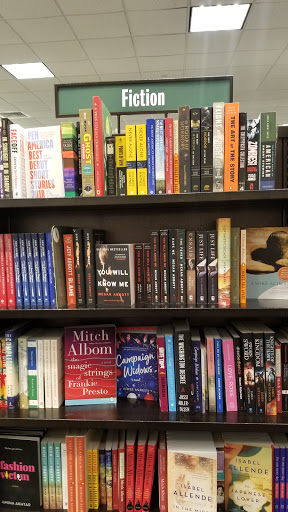 Book Store «Barnes & Noble», reviews and photos, 91 Old Country Rd, Carle Place, NY 11514, USA