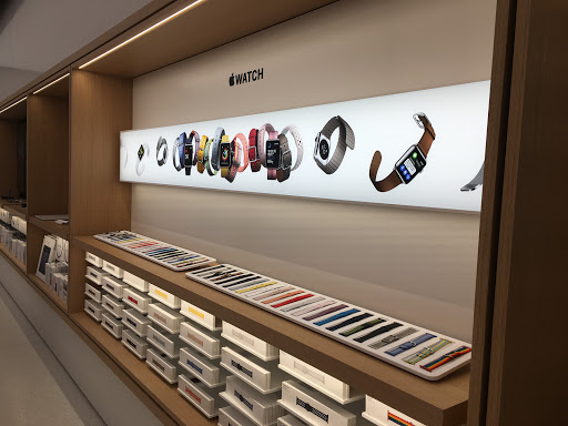 Computer Store «Apple Northbrook», reviews and photos, 1310 Northbrook Ct, Northbrook, IL 60062, USA