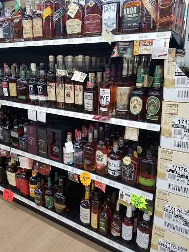 Liquor Store «Fairgrounds Discount Beverages (Liquors)», reviews and photos, 2157 York Rd, Timonium, MD 21093, USA