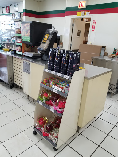 Convenience Store «7-Eleven», reviews and photos, 900 S Arlington Heights Rd, Elk Grove Village, IL 60007, USA