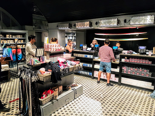 Clothing Store «Hollister Co.», reviews and photos, 4200 Conroy Rd #122, Orlando, FL 32839, USA