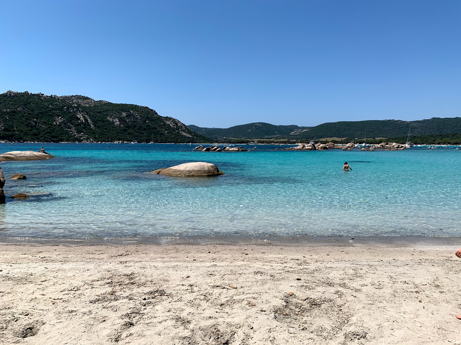 Photo de Plage de Santa Giulia II avec baie spacieuse