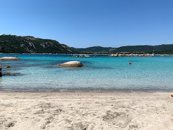 Photo de Plage de Santa Giulia II avec baie spacieuse