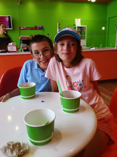 Frozen Yogurt Shop «2ST Second Street Treats», reviews and photos, 221 2nd St, Henderson, KY 42420, USA