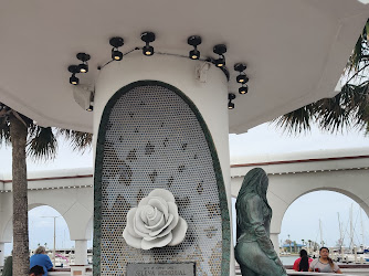 Selena Memorial Statue