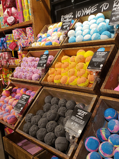 Cosmetics Store «LUSH», reviews and photos, 1961 Chain Bridge Rd, McLean, VA 22102, USA