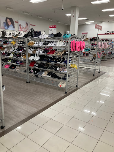 Clothing Store «Burlington Coat Factory», reviews and photos, 6055 E Main St, Columbus, OH 43213, USA