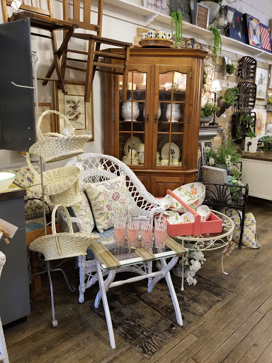 Antique Store «A Corner Cottage», reviews and photos, 895 Conner St, Noblesville, IN 46060, USA