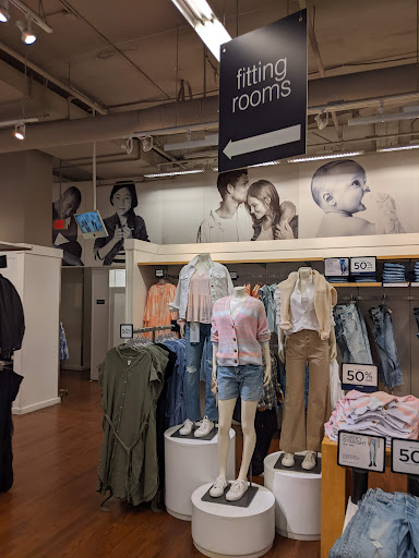 Clothing Store «Gap Factory Store», reviews and photos, 400 Fulton St, Brooklyn, NY 11201, USA