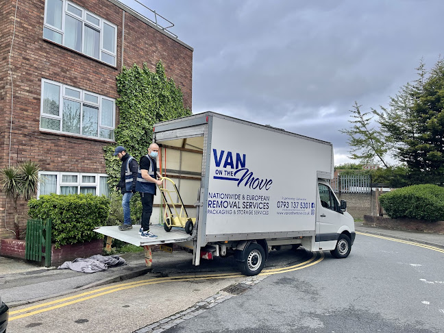 Reviews of House Removals Van on the Move in London - Moving company