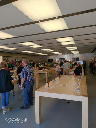 Computer Store «Apple Main Place», reviews and photos, 120 W Jefferson Ave, Naperville, IL 60540, USA