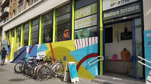 Magasin de vêtements Recyclerie Sportive Paris Bessières - Boutique de seconde main et atelier co-réparation vélos Paris