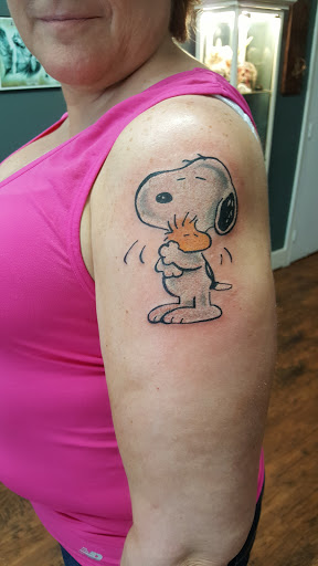 Tattoo Shop «Liquid Metal Tattoo & Body Piercing», reviews and photos, 817 Main St, West Point, VA 23181, USA