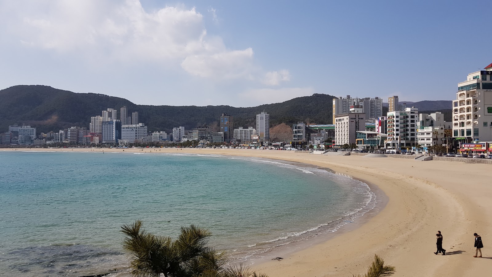 Fotografie cu Songjeong Beach - locul popular printre cunoscătorii de relaxare