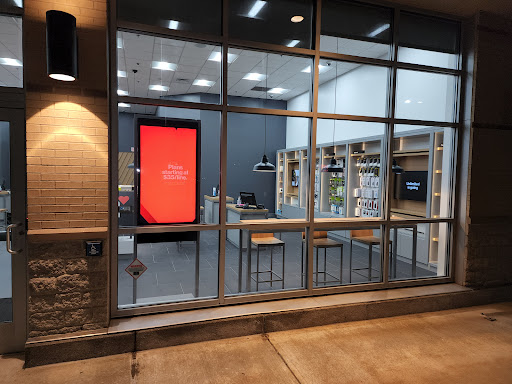 Cell Phone Store «Verizon Authorized Retailer – Cellular Sales», reviews and photos, 117 Tower Rd, Waltham, MA 02451, USA