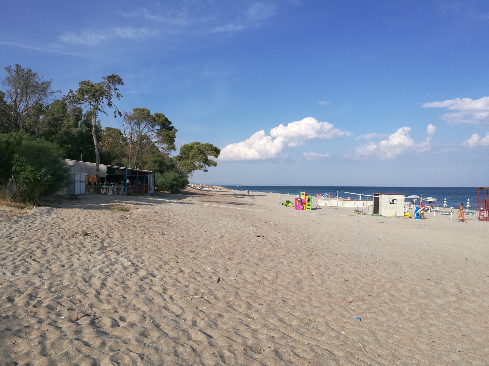 Fotografie cu Simeri Mare beach amplasat într-o zonă naturală