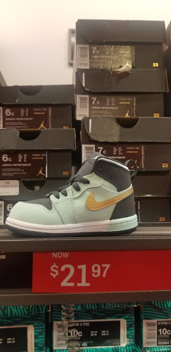 Clothing Store «Nike Factory Store», reviews and photos, 1475 N Burkhart Rd Suite C-200, Howell, MI 48855, USA