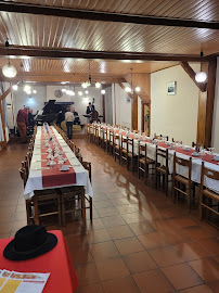 Atmosphère du Restaurant français contact hôtel Le Temps Perdu à Saint-Quentin-la-Motte-Croix-au-Bailly - n°3