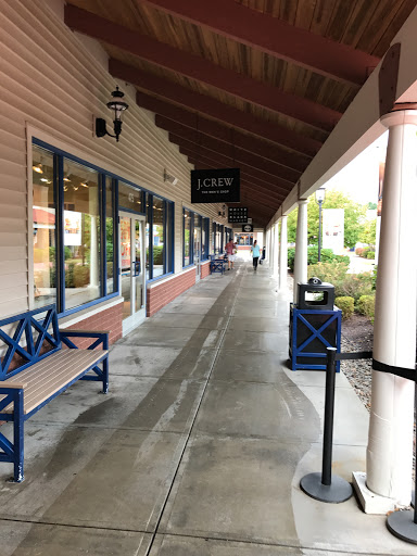 Clothing Store «Burberry Outlet», reviews and photos, 1 Outlet Blvd, Wrentham, MA 02093, USA