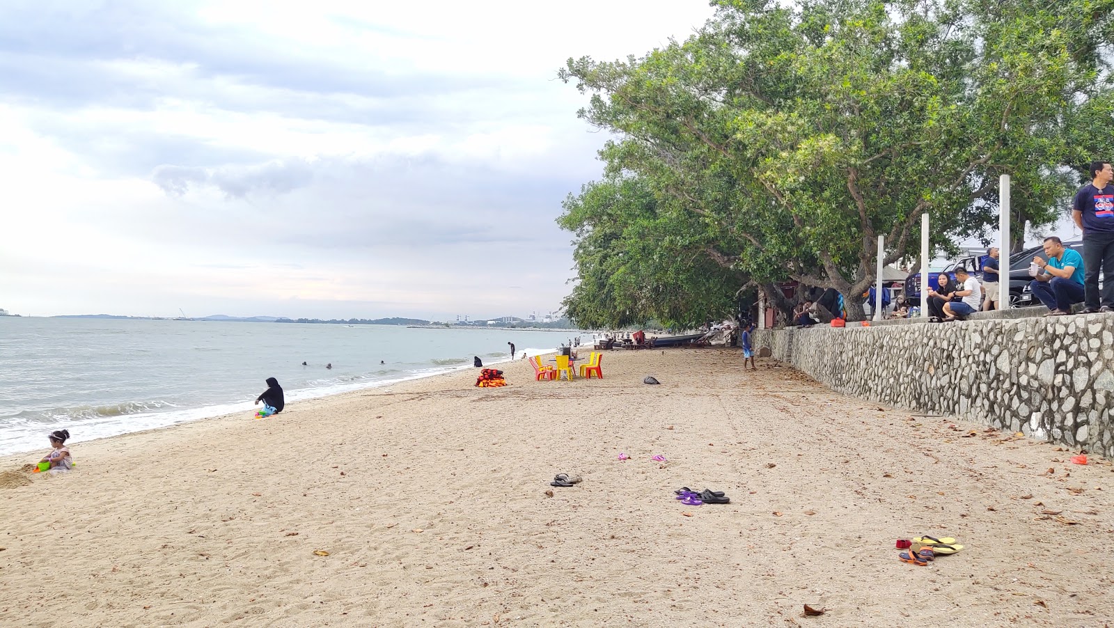 Fotografie cu Pengkalan Balak Melaka Beach zonele de facilități