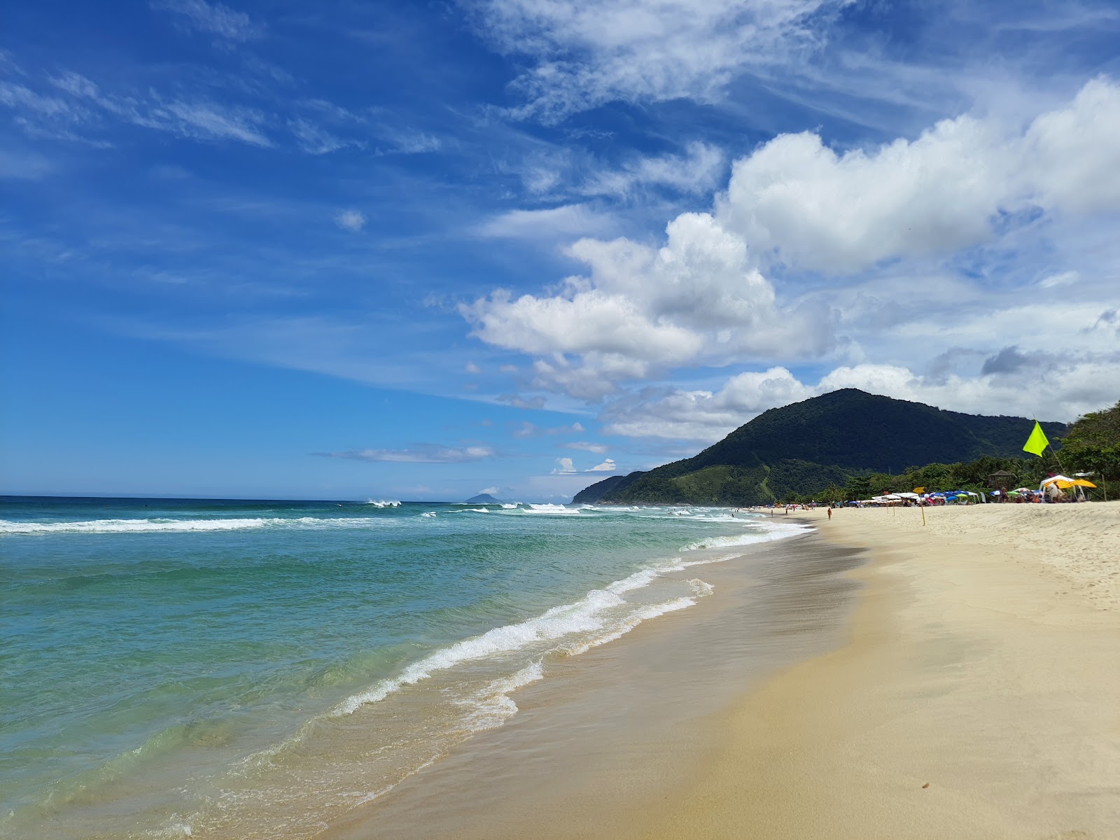 Photo de Plage de Maresias protégé par des falaises