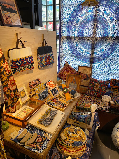Tramper 印度手工藝品店｜喀什米爾地毯、圍巾