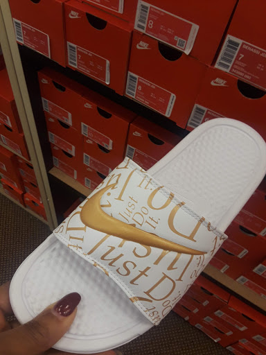 Shoe Store «Famous Footwear», reviews and photos, 10412 Broadway St, Pearland, TX 77584, USA