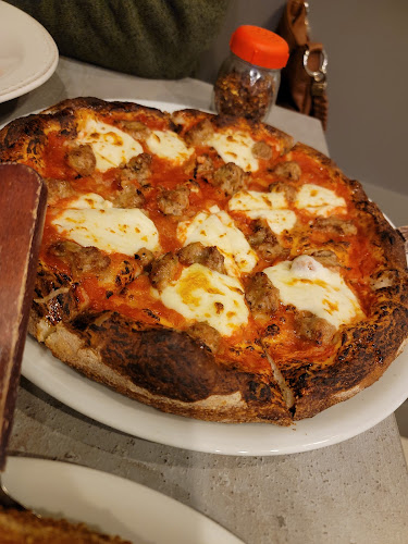 #1 best pizza place in St. Charles - Pomodoro E Mozzarella