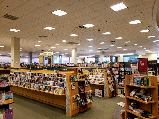 Book Store «Barnes & Noble», reviews and photos, 5132 W Saginaw Hwy, Lansing, MI 48917, USA