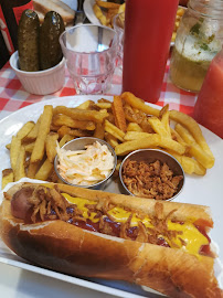 Hot-dog du Restaurant de cuisine américaine moderne Schwartz's à Paris - n°6