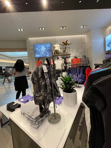 Sportswear Store «lululemon», reviews and photos, 2223 N Westshore Blvd #264, Tampa, FL 33607, USA