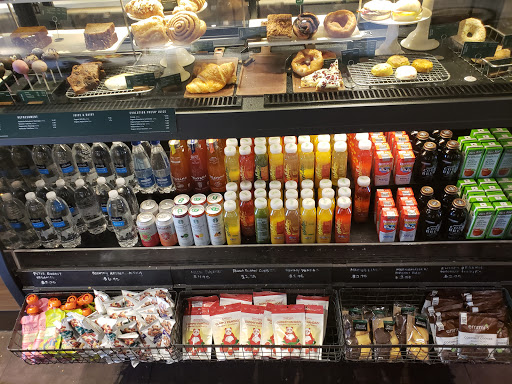 Shopping Mall «Powell Street Plaza Shopping Center», reviews and photos, 5795 Christie Ave, Emeryville, CA 94608, USA