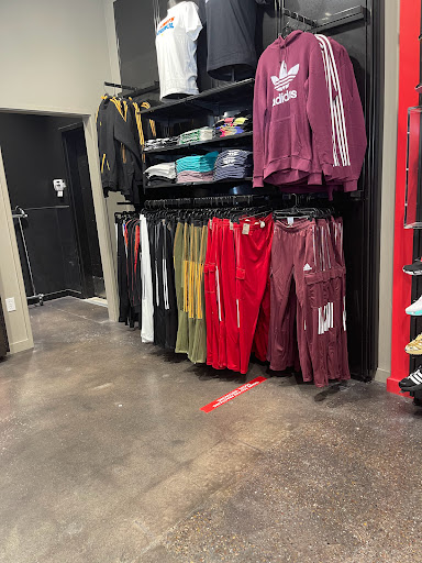 Shoe Store «Foot Locker», reviews and photos, 990 Gulfgate Center Mall, Houston, TX 77087, USA