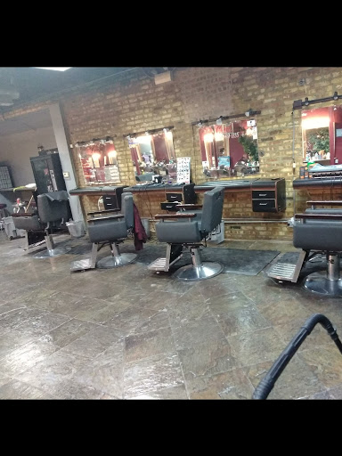 Beauty Salon «Everything Excellent Barber and Beauty Salon», reviews and photos, 122 E 47th St, Chicago, IL 60653, USA