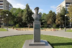 Monument to General Belov image