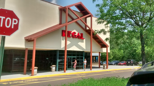 Movie Theater «Regal Cinemas Barn Plaza 14», reviews and photos, 1745 S Easton Rd, Doylestown, PA 18901, USA